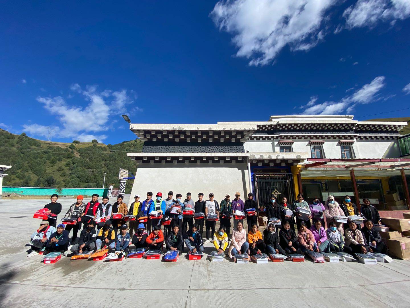乐动·网站注册-乐动online(中国)公益回顾丨家国同欢月同圆 温暖满载甘孜州(图8) 乐动·网站注册-乐动online(中国)公益回顾丨家国同欢月同圆 温暖满载甘孜州(图8)